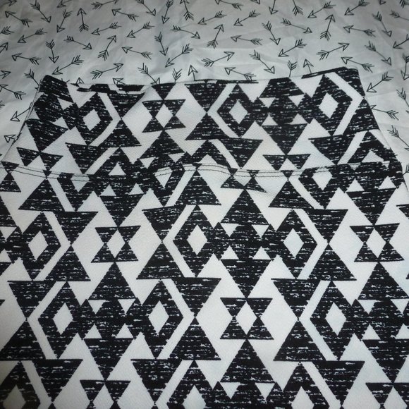 Sexy  Stretchy Hugging  Pencil skirt w/back slit   Sz M - Picture 5 of 7